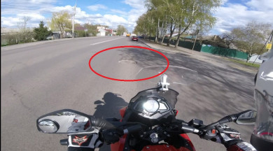 В Тамбове мотоциклистка чуть не разбилась на отремонтированной дороге