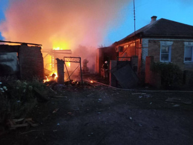 Шебекино в огне: рынок, частные дома и зернохранилище загорелись после обстрела ВСУ