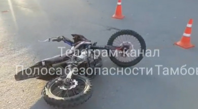 В Тамбове столкнулись легковушка и мотоцикл