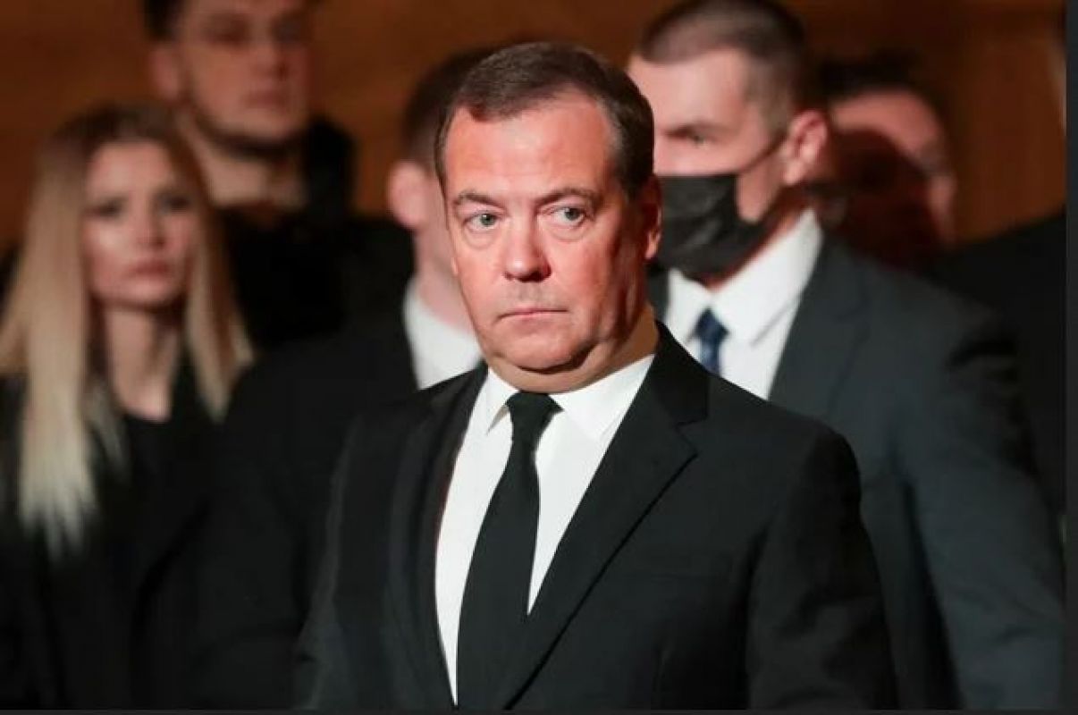 «Взрывать дома террористов и&nbsp;дома их&nbsp;родственников» призвал Медведев после трагедии на&nbsp;Крымском мосту