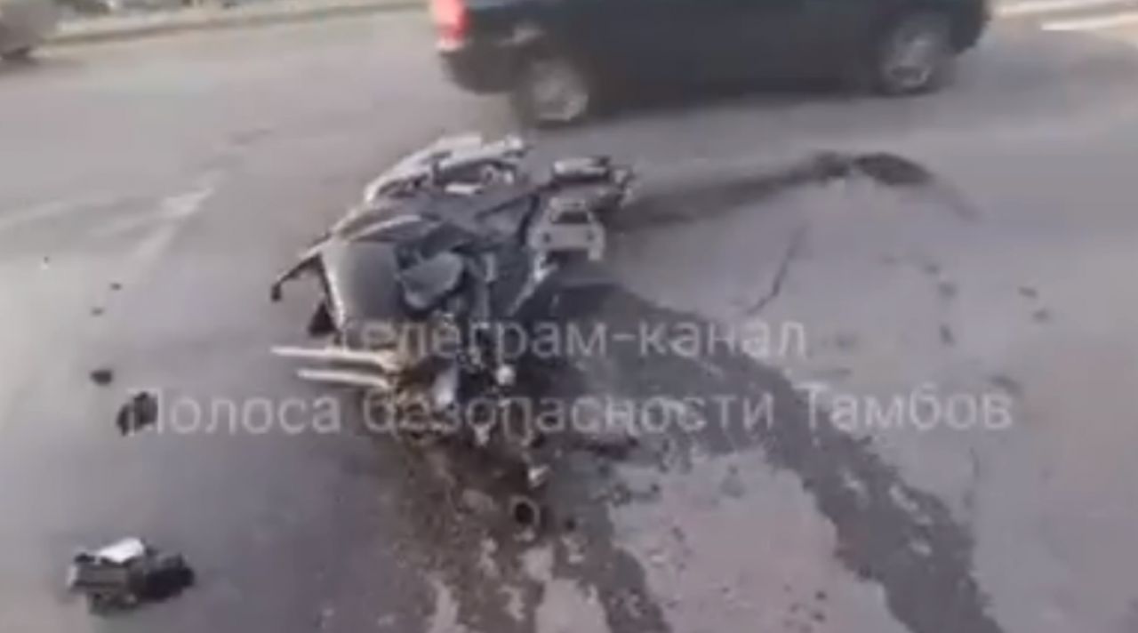 На Рассказовском шоссе машина сбила мотоциклиста