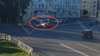 В Тамбове две машины столкнулись на перекрестке