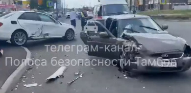В Тамбове три человека пострадали в столкновении двух авто