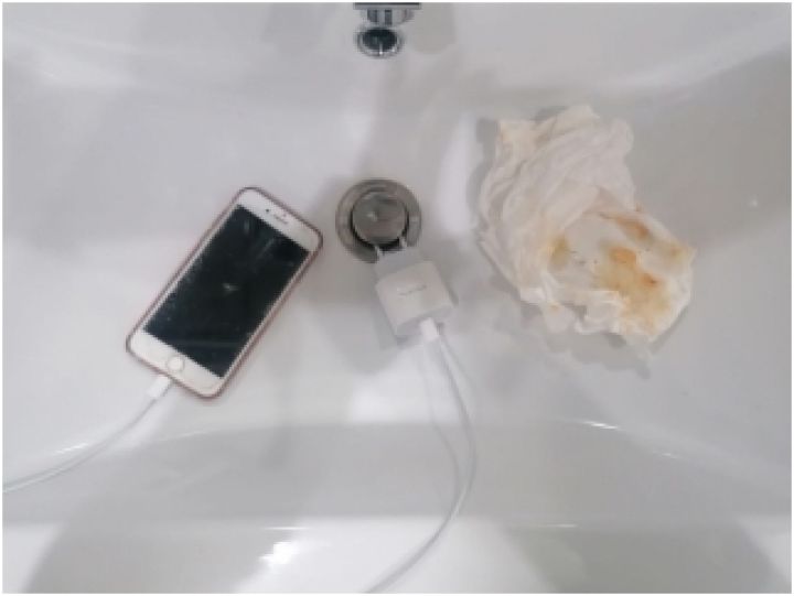Десятилетняя девочка погибла, уронив телефон в ванну