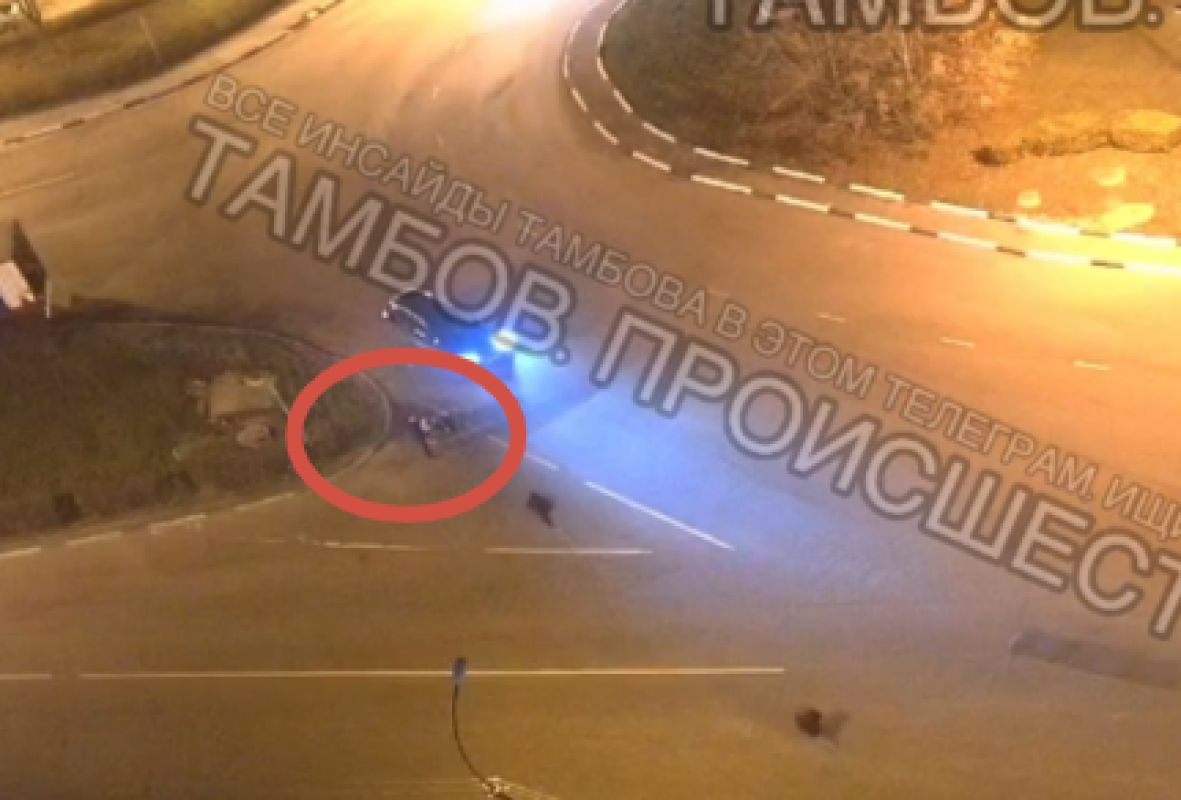 В Тамбове девушке стало плохо на проезжей части