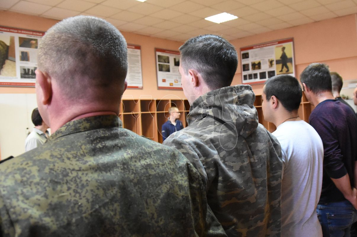 Путин поручил ставить граждан на учёт без явки в военкомат&nbsp;
