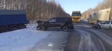 В Тамбовской области неопытный водитель устроил тройное ДТП на трассе