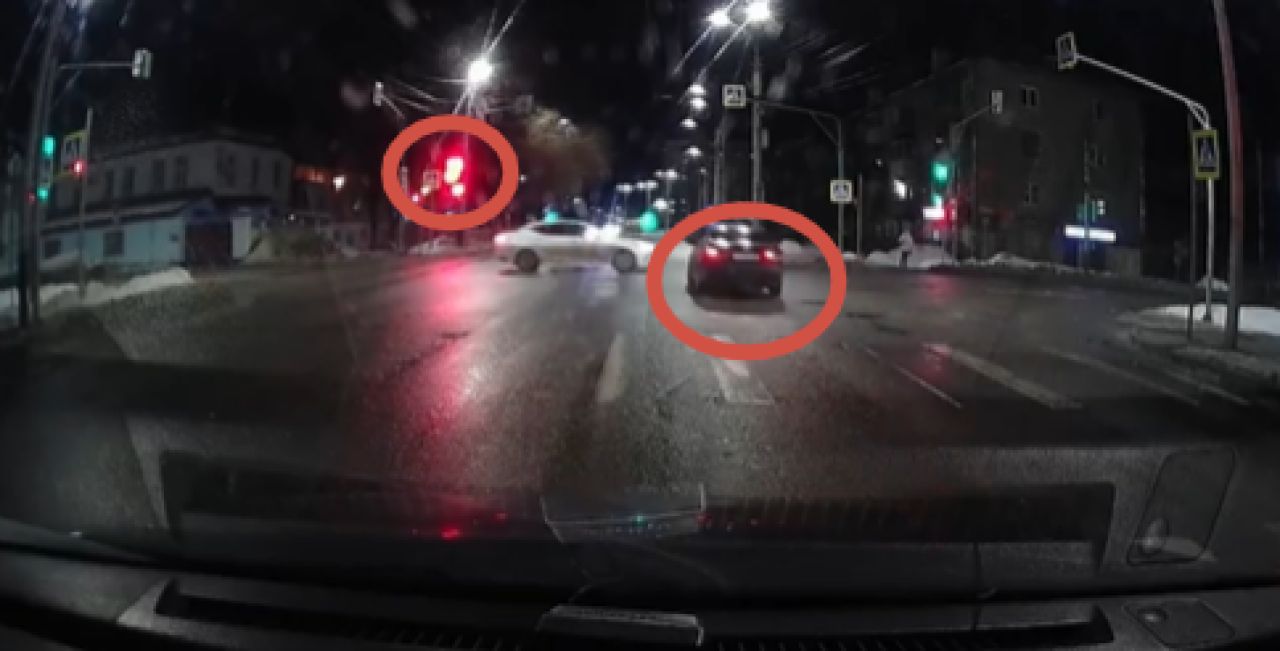В Тамбове водитель проигнорировал светофор и попал в аварию