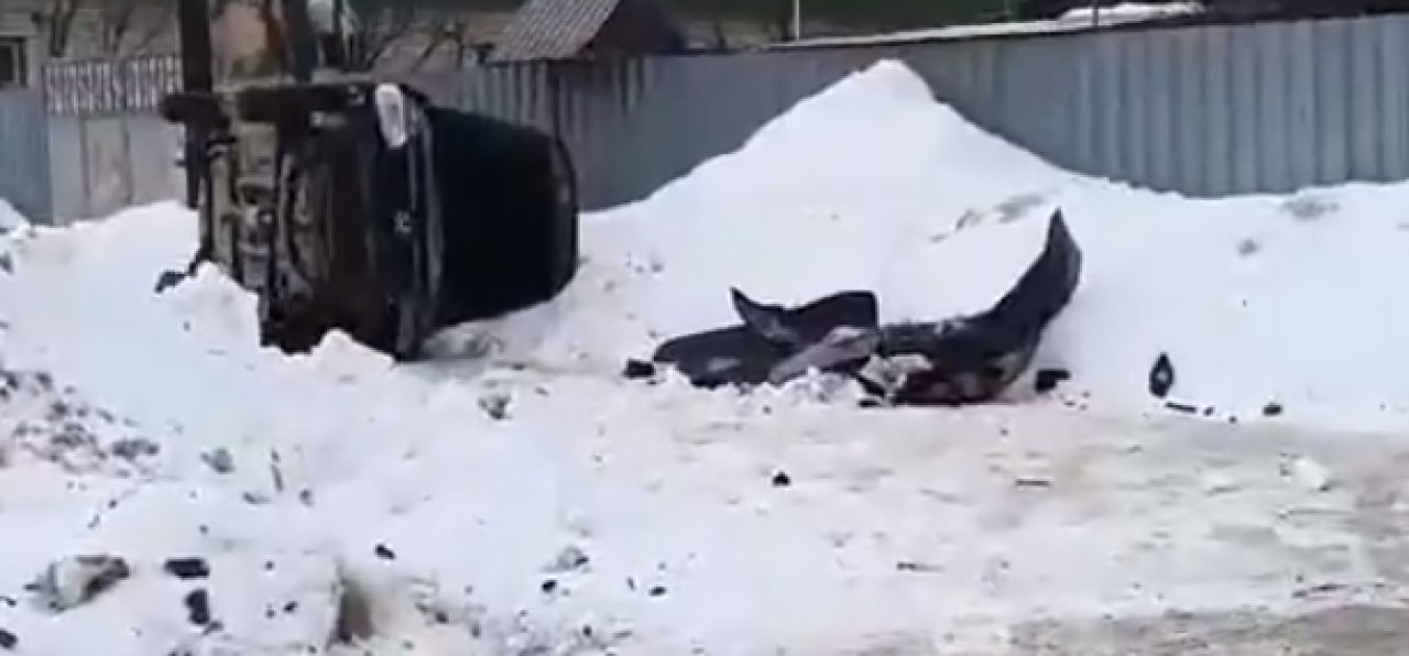 В Тамбове из-за резкого маневра перевернулся внедорожник