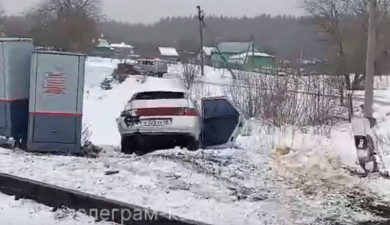 В Тамбовской области легковушка попала под колеса локомотива