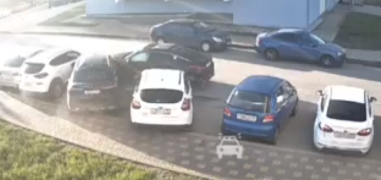 В Тамбове пьяный водитель протаранил три автомобиля на парковке