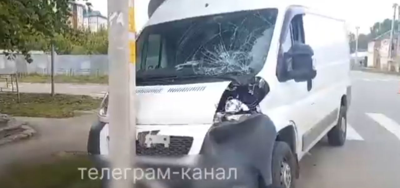 В Моршанске микроавтобус насмерть сбил мопедиста