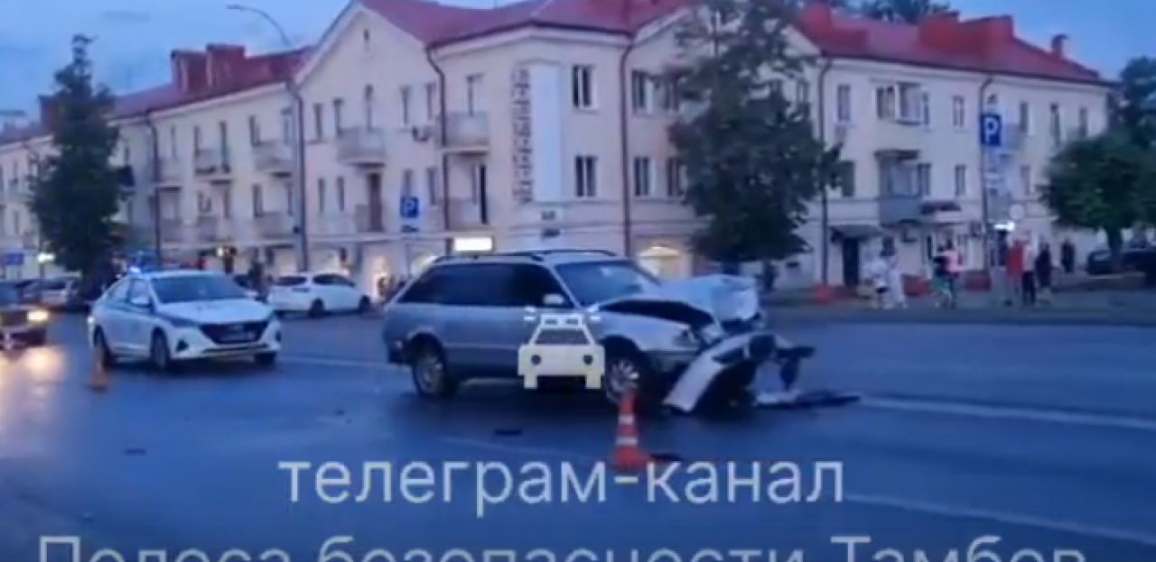 В Тамбове трое детей попали в больницу после столкновения двух машин