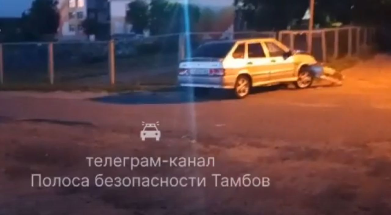 В Тамбовской области машина с начинающим водителем влетела в столб