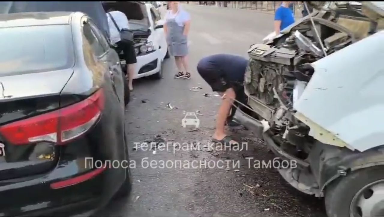 В Тамбове машина скорой с заболевшим ребенком попала в ДТП&nbsp;