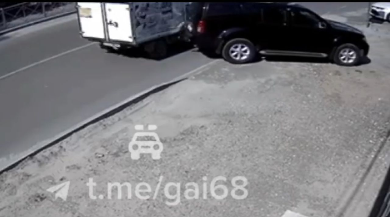 В Котовске два водителя пострадали в нелепой аварии