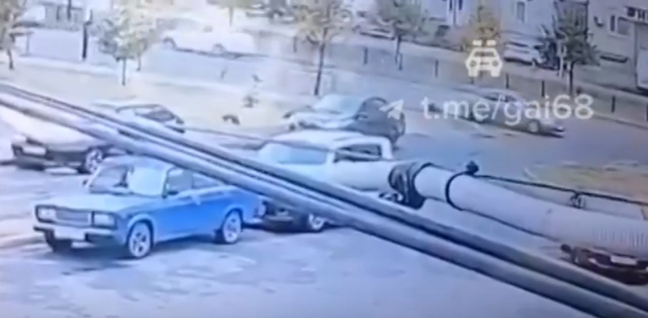 В Тамбове велосипедист из службы доставки попал в ДТП