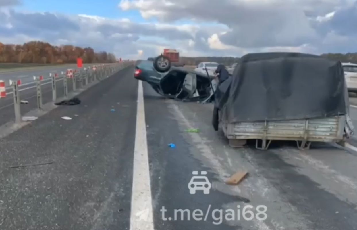 В Тамбовской области перевернулась «Приора» и развалился УАЗ