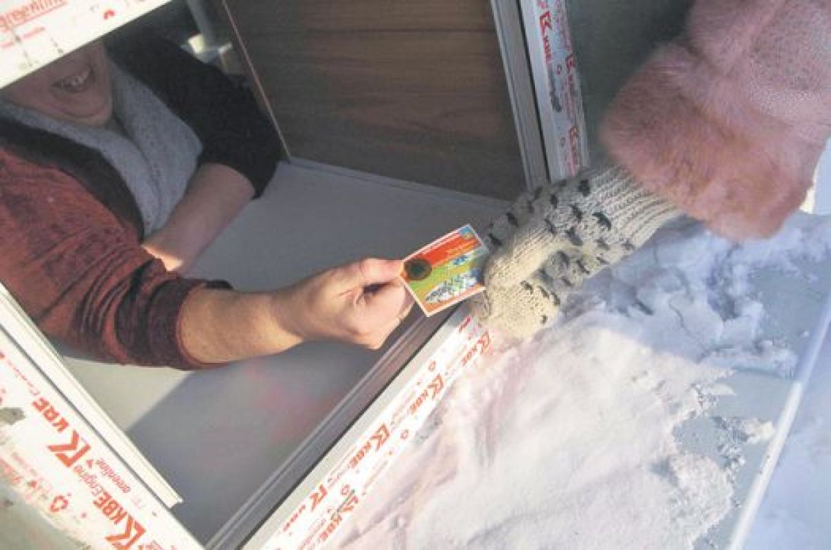 Теперь купить билет со скидкой смогут только учащиеся из малообеспеченных семей