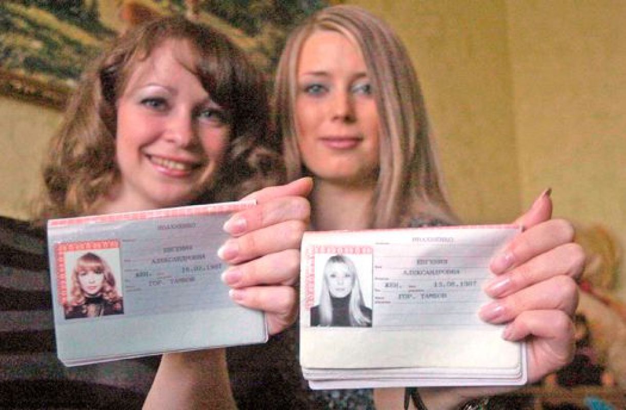 Девушек начали путать после того, как обе они вышли замуж и сменили свои девичьи фамилии