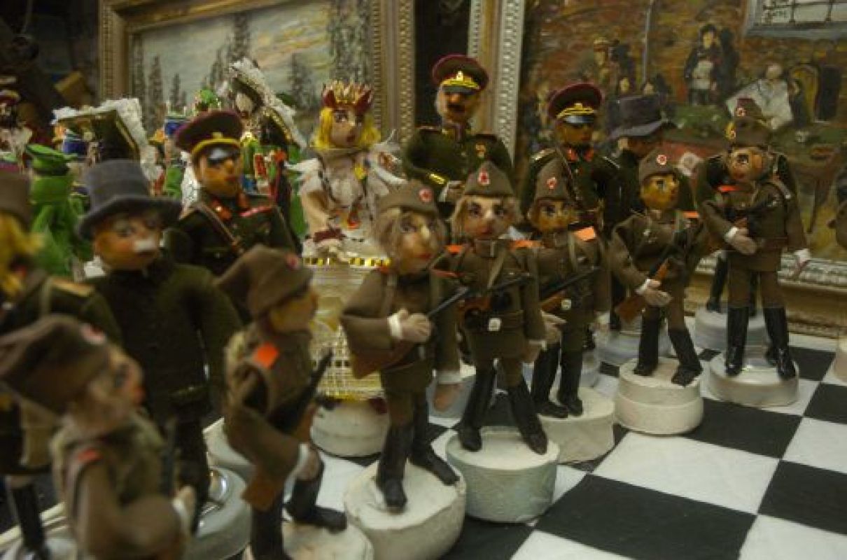 Шахматная партия, которую играют такими фигурами, превращается в настоящую битву