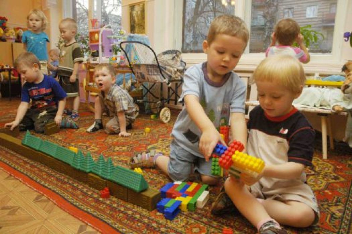 Чиновники обещают: все, кто написал заявление на место в саду, его получат