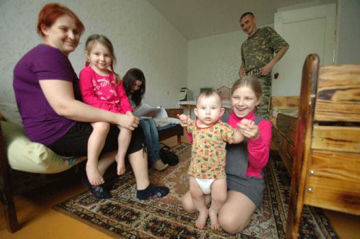 По судам Ольга ходила, будучи беременной третьим ребёнком, 
сейчас Саше уже полгода, а жить семье по-прежнему негде