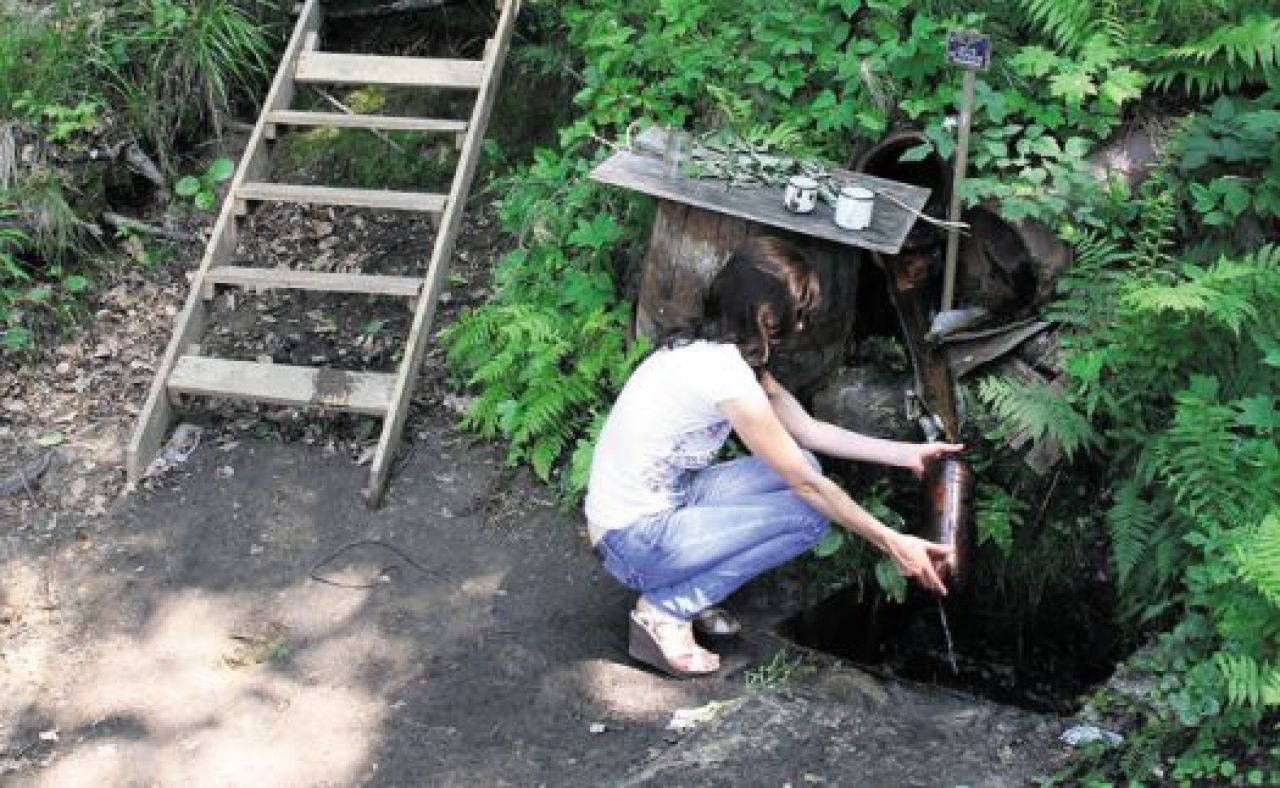 В случае с родниковой водой важно не только где, но и во что вы её набираете, а ещё ­— как долго храните