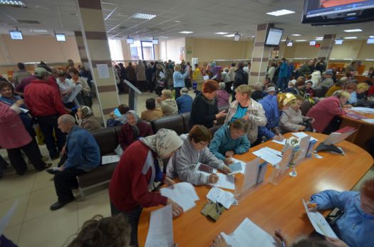 Многофункциональный центр превратился в настоящее вавилонское столпотворение
