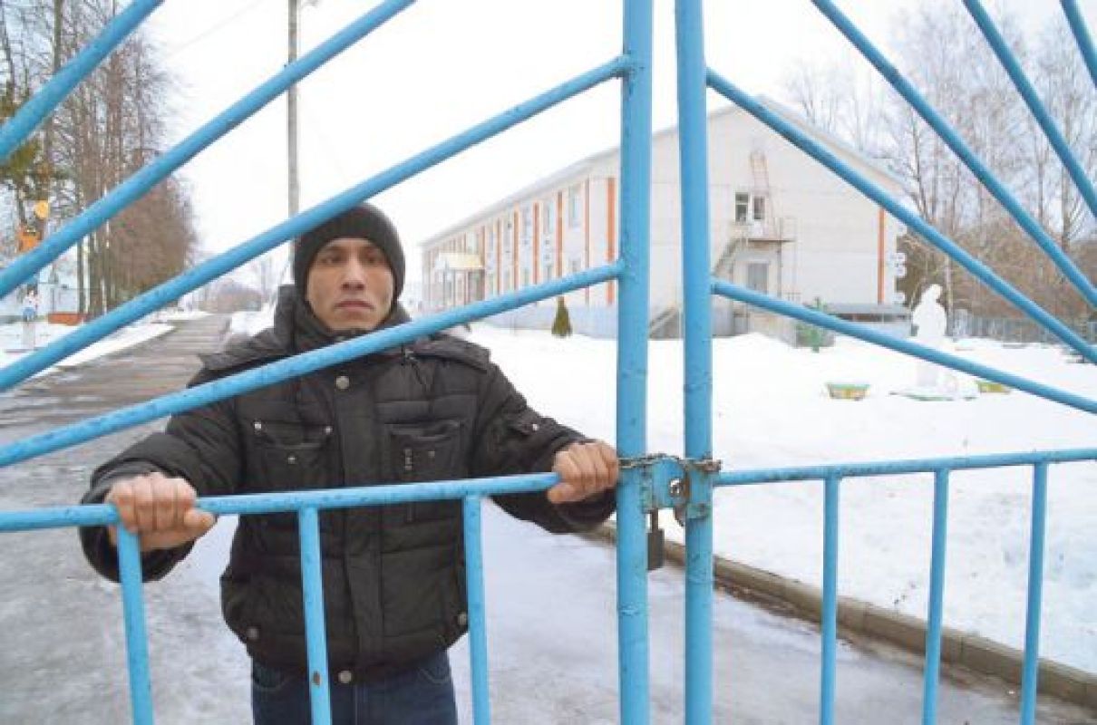 В 35 лет Сергей узнал, что ему полагалось отдельное жильё, как сироте, только из Интернета