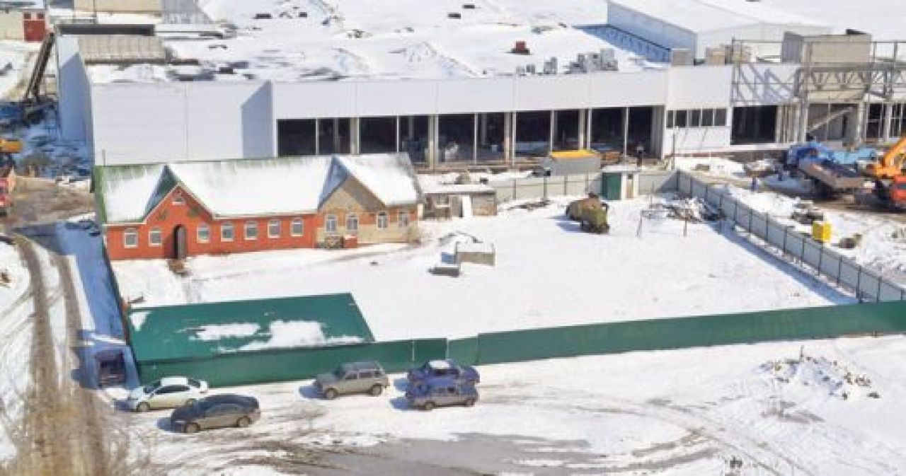 По требованиям пожарной безопасности к культовым сооружениям должен быть обеспечен подъезд пожарных автомобилей до 18 метров