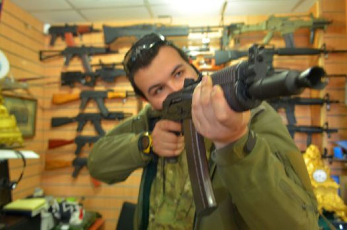 Сейчас идут горячие споры о возможном принятии закона о свободной продаже оружия