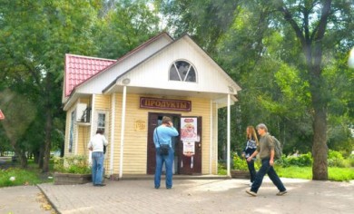 Ларьки становятся «кафе», чтобы торговать пивом