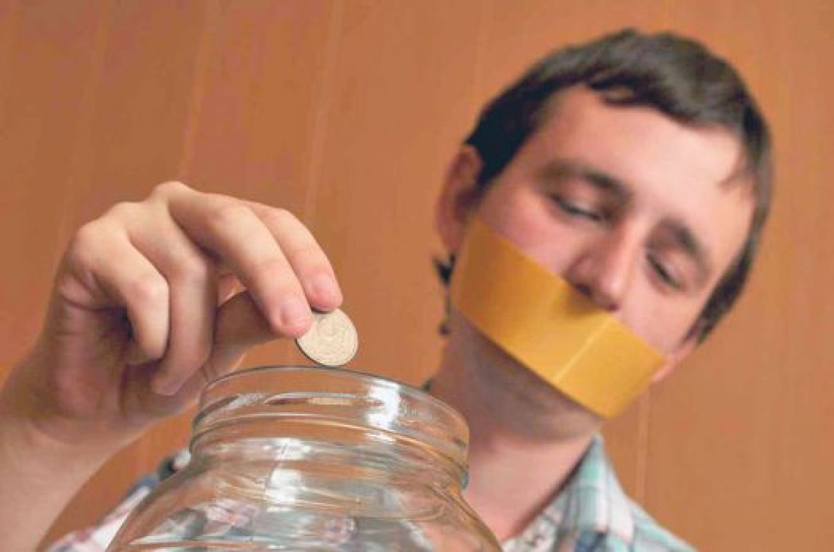 Судьбу личных накоплений в стеклянной банке, так же как и в каком-нибудь фонде, предсказать невозможно