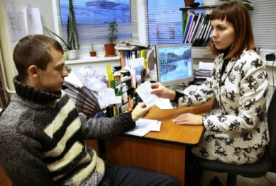 «В срочном порядке менять полисы ОМС не нужно»