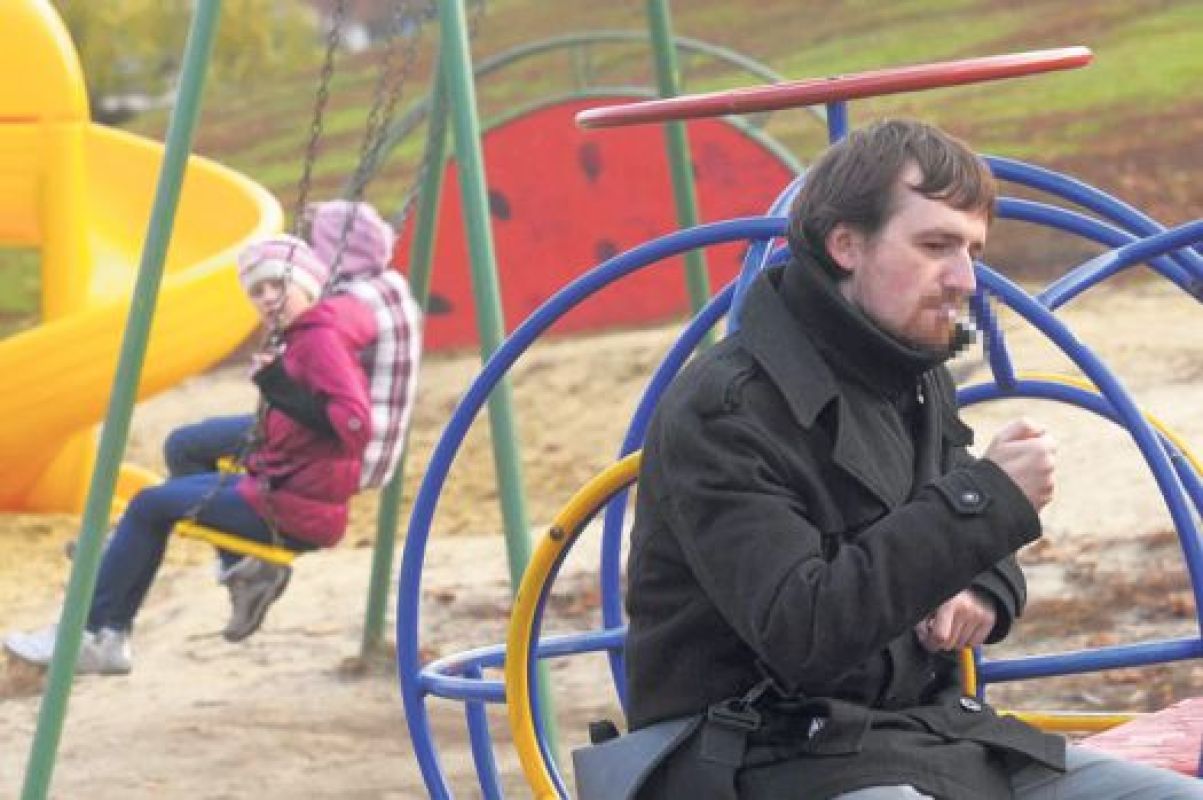 Покурить на детской площадке не только вне закона, но и дороже, чем у себя в подъезде