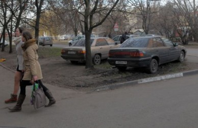 Водители захватывают дворы под стоянки