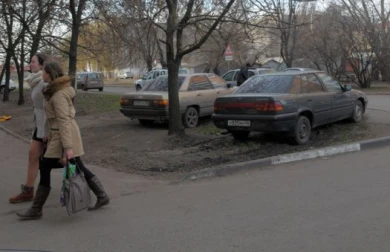 Водители захватывают дворы под стоянки