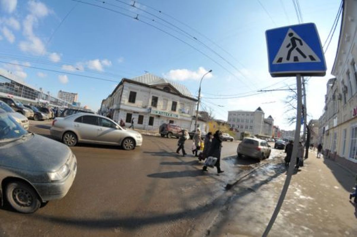 Тамбовчане каждый день рискуют своей жизнью, преодолевая опасные перекрёстки, на которых нет светофоров