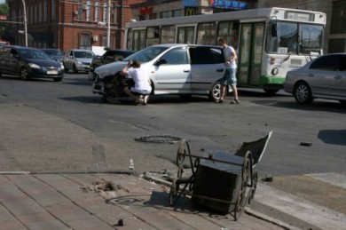 Трёх женщин сбили на тротуаре в центре Тамбова