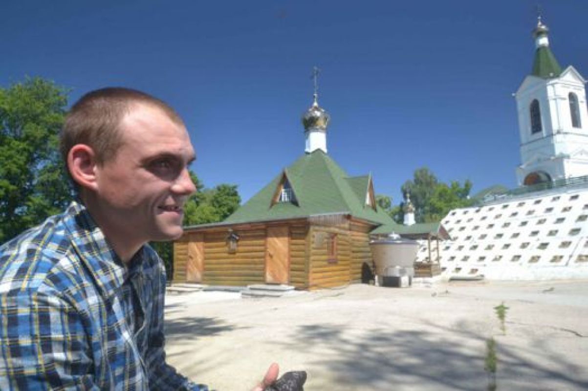 Монастырь напоминает Саше о детстве — он проводил здесь каждое лето