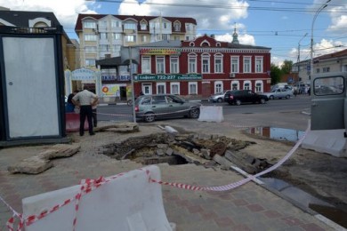 У стадиона «Спартак» в Тамбове из-под земли забил фонтан