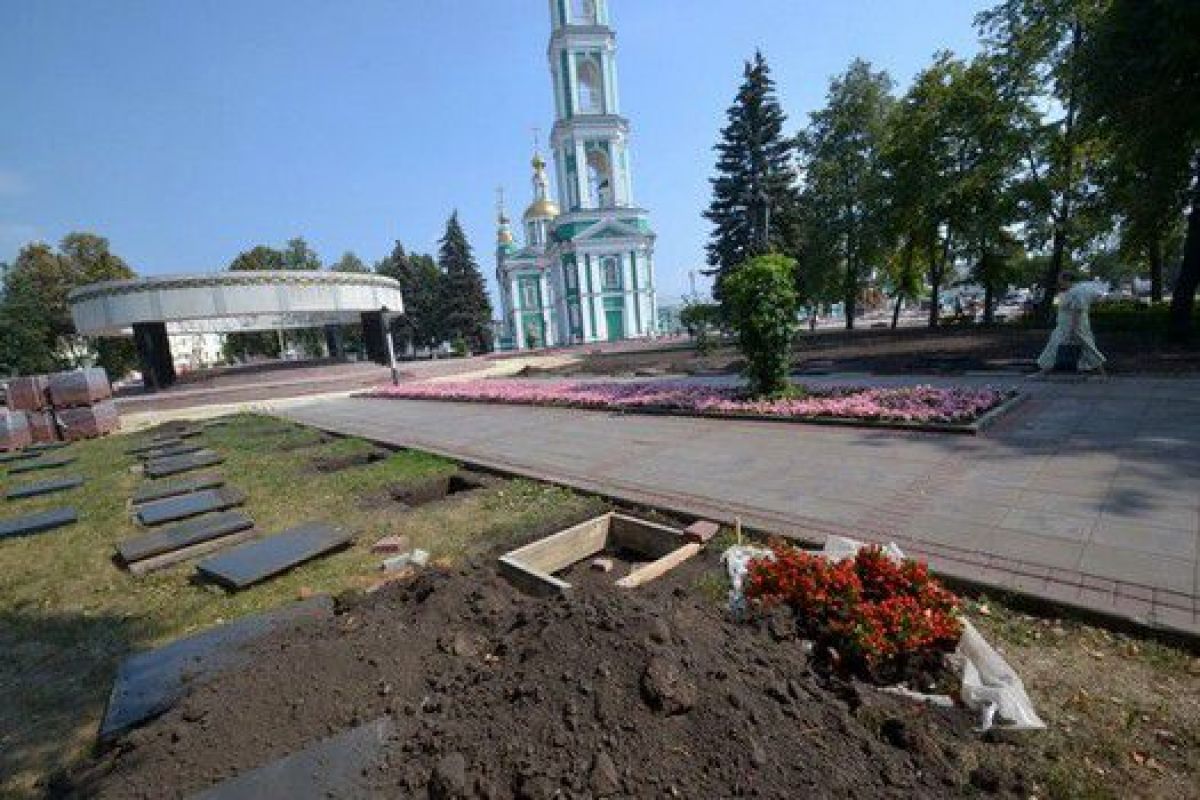 У Вечного огня в Тамбове разобрали тумбы с землей городов-героев