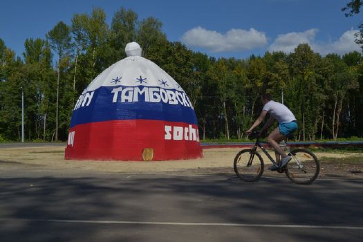 В тамбовском парке «Дружба» подожгли «Шапку-чемпионку»