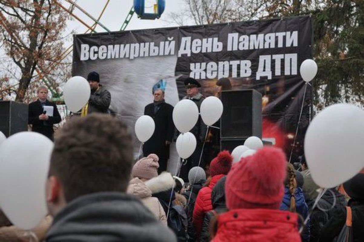 Тамбовчане зажгли 214 свечей в память о погибших в ДТП