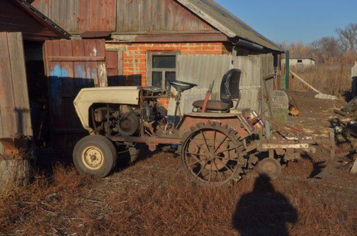 Фермер из села Троицкий Росляй собрал трактор из подручных материалов