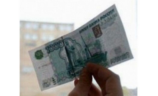 1000 1 ру. Тысяча рублей в руке. Тысячные купюры в руках. Фотография тысячи рублей. 1000 Рублей в руках.