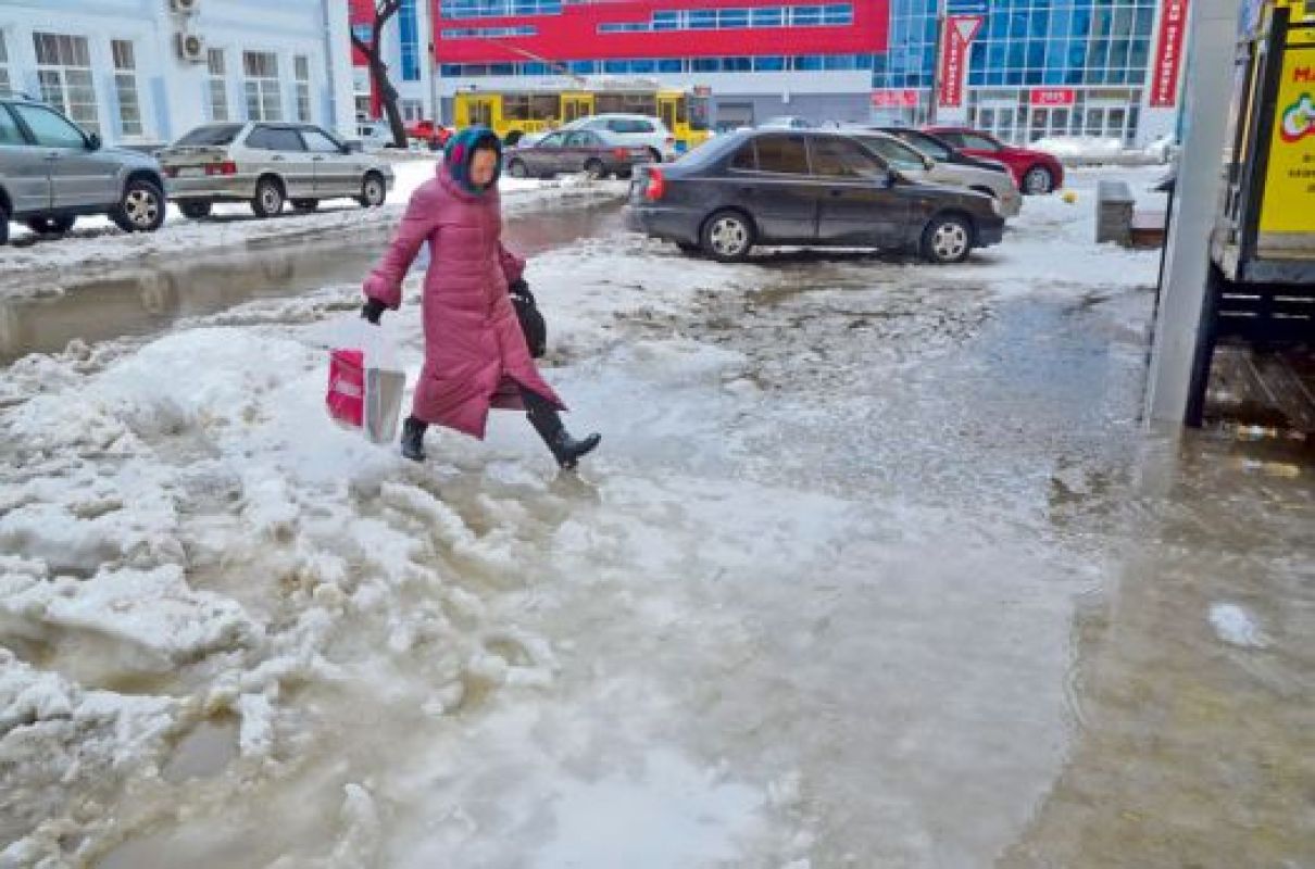 Новость о том, что кто-то поплатился за сугробы и гололёд на тротуарах, обрадует горожан, но ещё больше их обрадовали бы расчищенные дороги