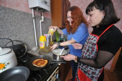 «Пеку блины впервые в жизни!»