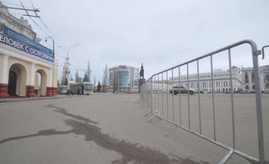 На Ленинской площади запретили стоянку